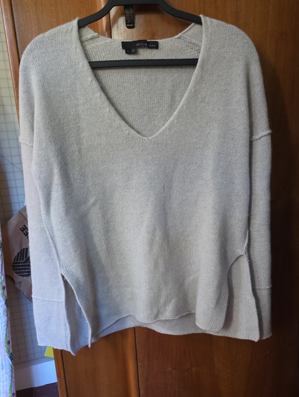 360 Cashmere Light Gray V-Neck Oversize Knit Sweater